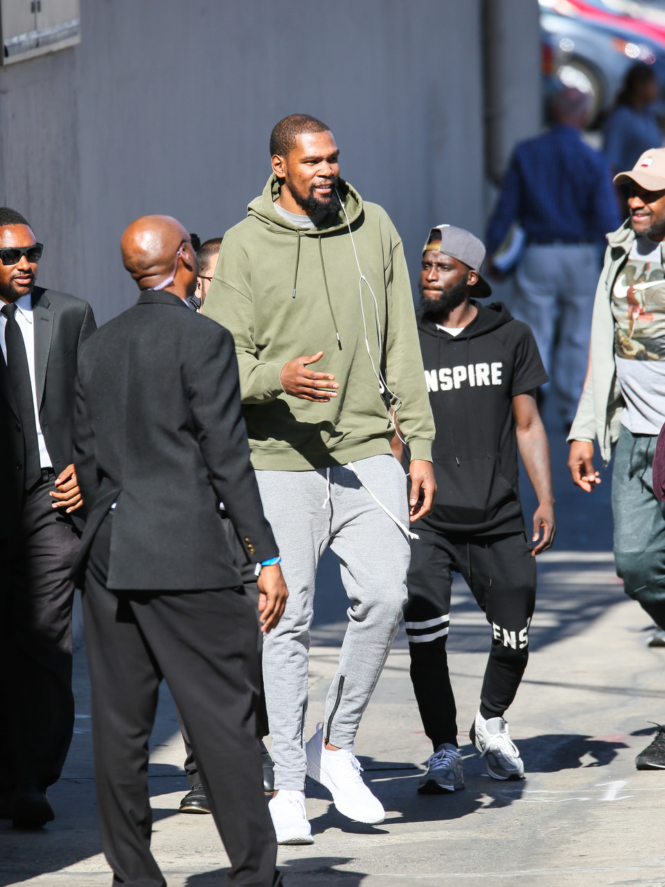 PG模拟器-网友疑惑未互动却频获KD回复 KD幽默回应状态良好无需担忧